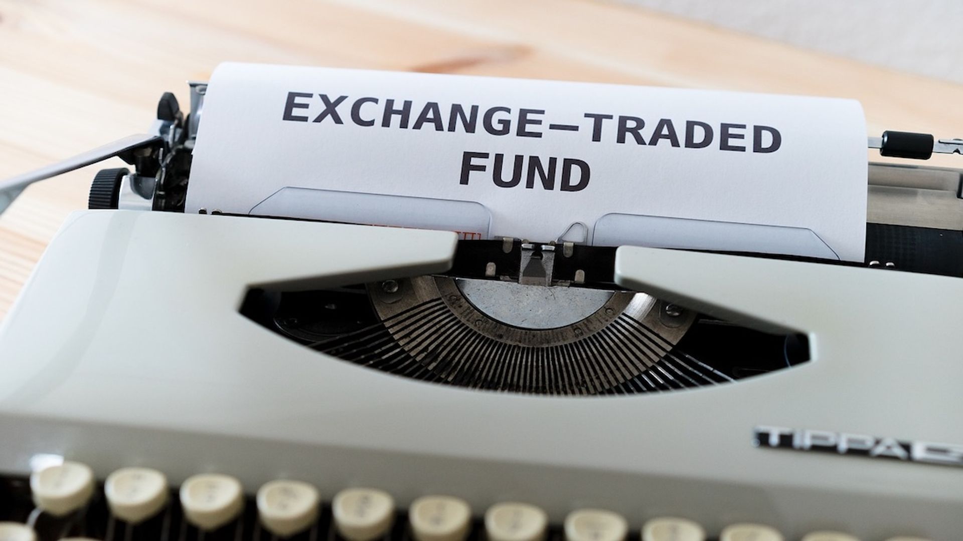 SEC Delays Dogecoin and XRP ETF Decisions-credit coindesk