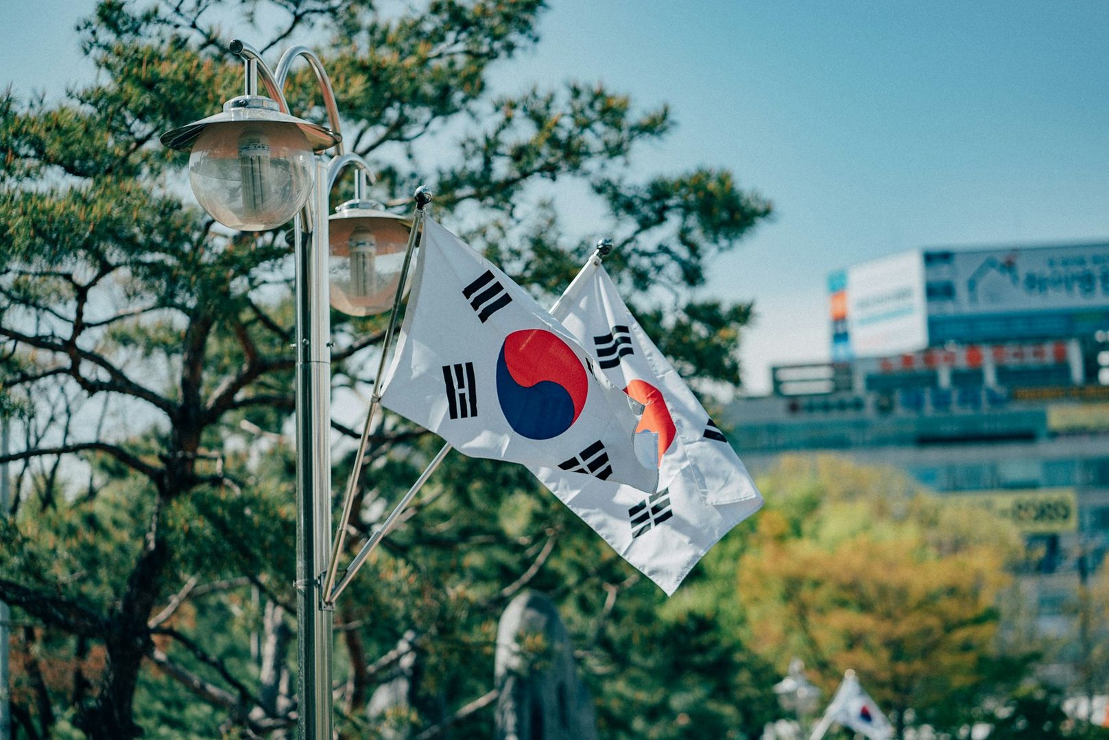 Korean Crypto KOLs Fuel Massive $USELESS Rally as Traders Shrug Off Traditional Narratives: Asia Morning Briefing-credit coindesk